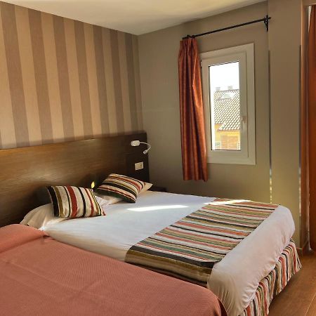 Hostal Los Coronales Madryt Zewnętrze zdjęcie
